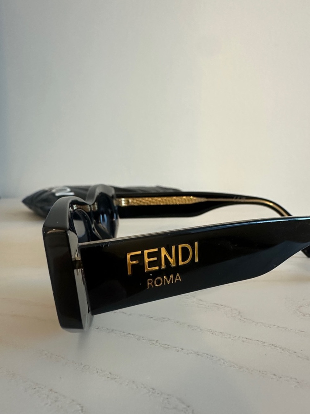 Fendi cat eye Oval 52mm black Sunglasses - Picture 7 of 10